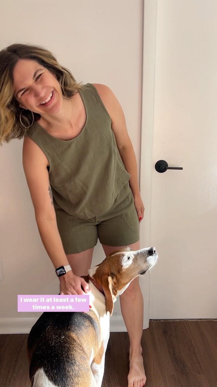 If I don’t have a kid at my feet, I have a dog there. #sarahheartssews #babylockambassador #babylocksewing 
.
Top: @helens__closet #ashtontop (up to 58” chest)
Shorts: @papercutpatterns #tulashorts (up to a 63.7” hip)
Fabric: slub texture linen from @stylemakerfabrics